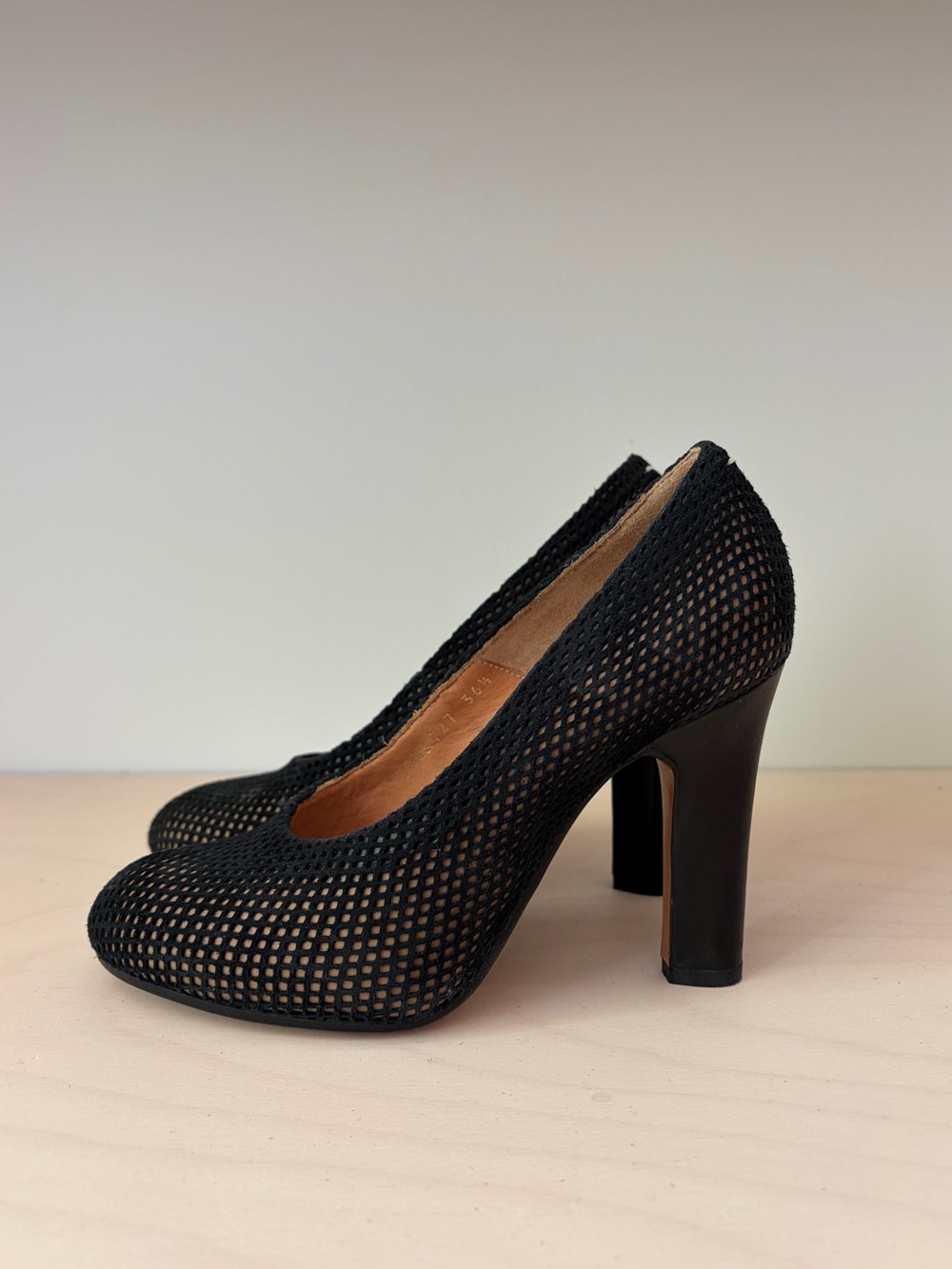 Maison Martin Margiela Fishnet Trompe L’Oeil Round-Toe Suede Pump 36.5 - Picture 3 of 14